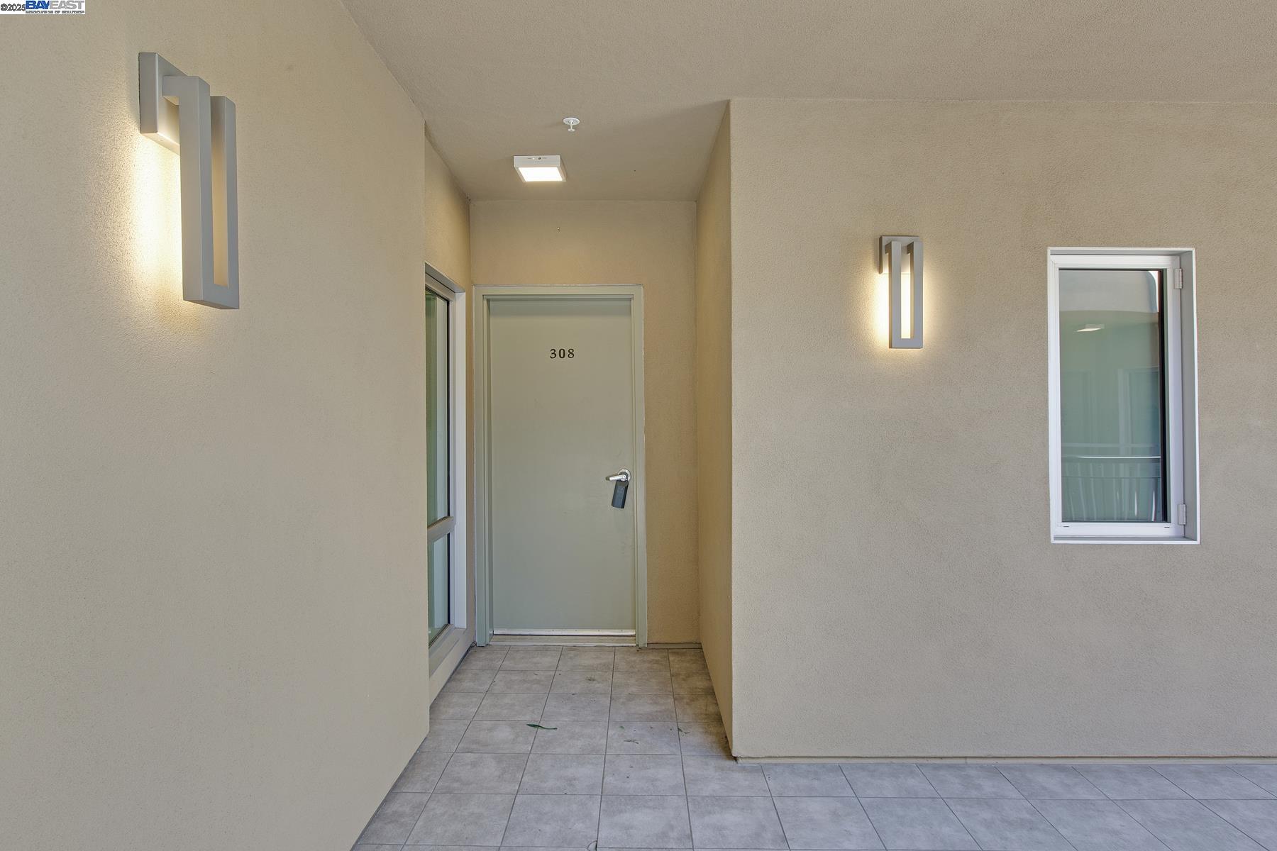 Detail Gallery Image 2 of 60 For 520 El Camino Real #308,  San Carlos,  CA 94070 - 3 Beds | 2 Baths