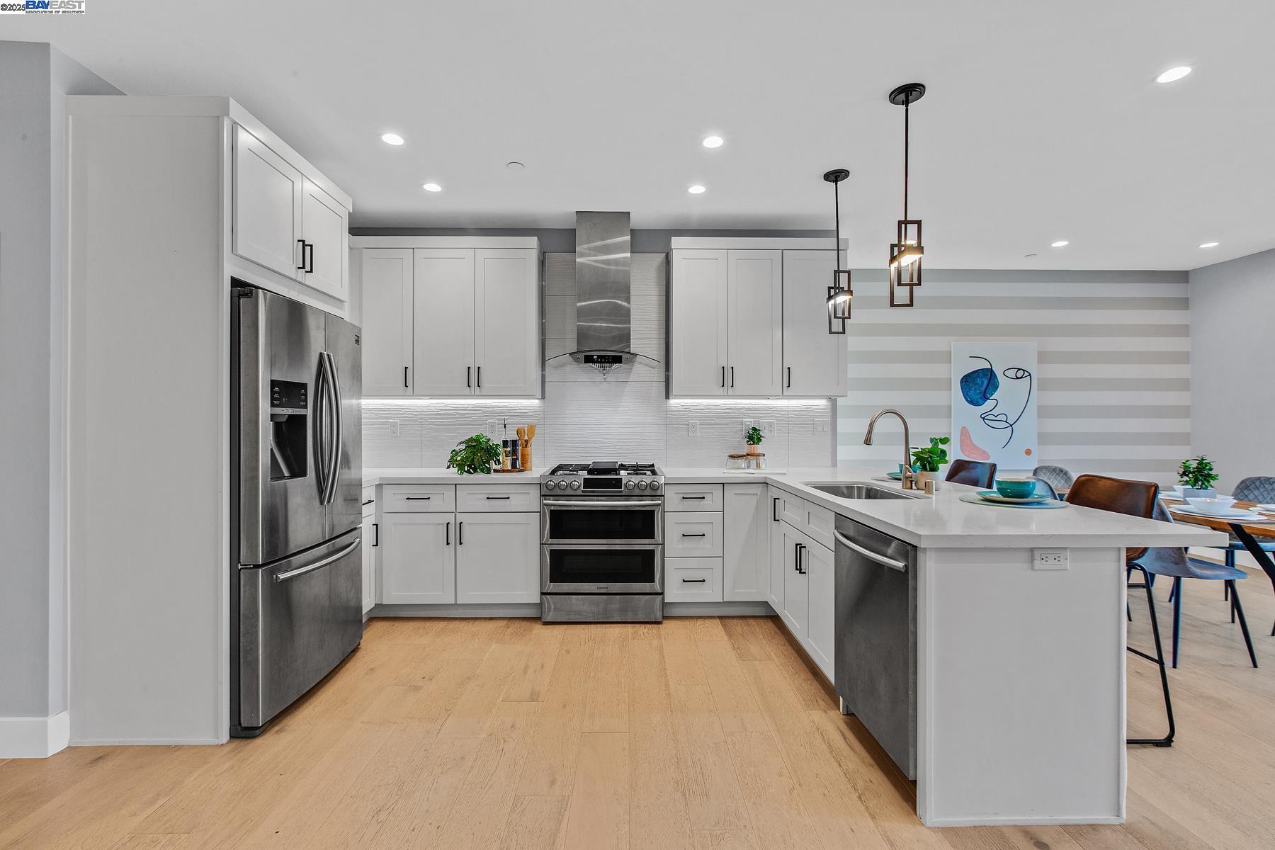 Detail Gallery Image 11 of 60 For 520 El Camino Real #308,  San Carlos,  CA 94070 - 3 Beds | 2 Baths