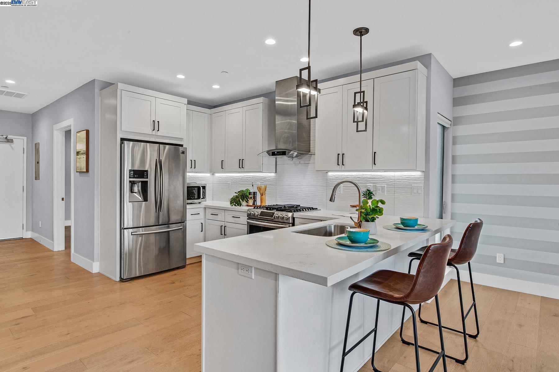 Detail Gallery Image 12 of 60 For 520 El Camino Real #308,  San Carlos,  CA 94070 - 3 Beds | 2 Baths