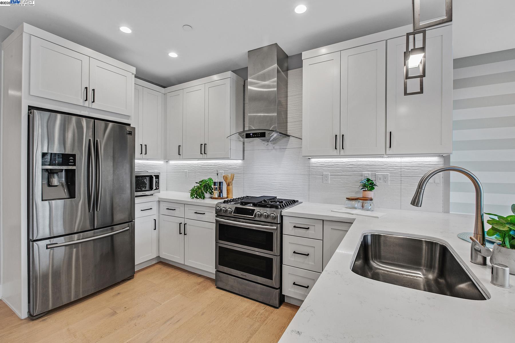 Detail Gallery Image 13 of 60 For 520 El Camino Real #308,  San Carlos,  CA 94070 - 3 Beds | 2 Baths