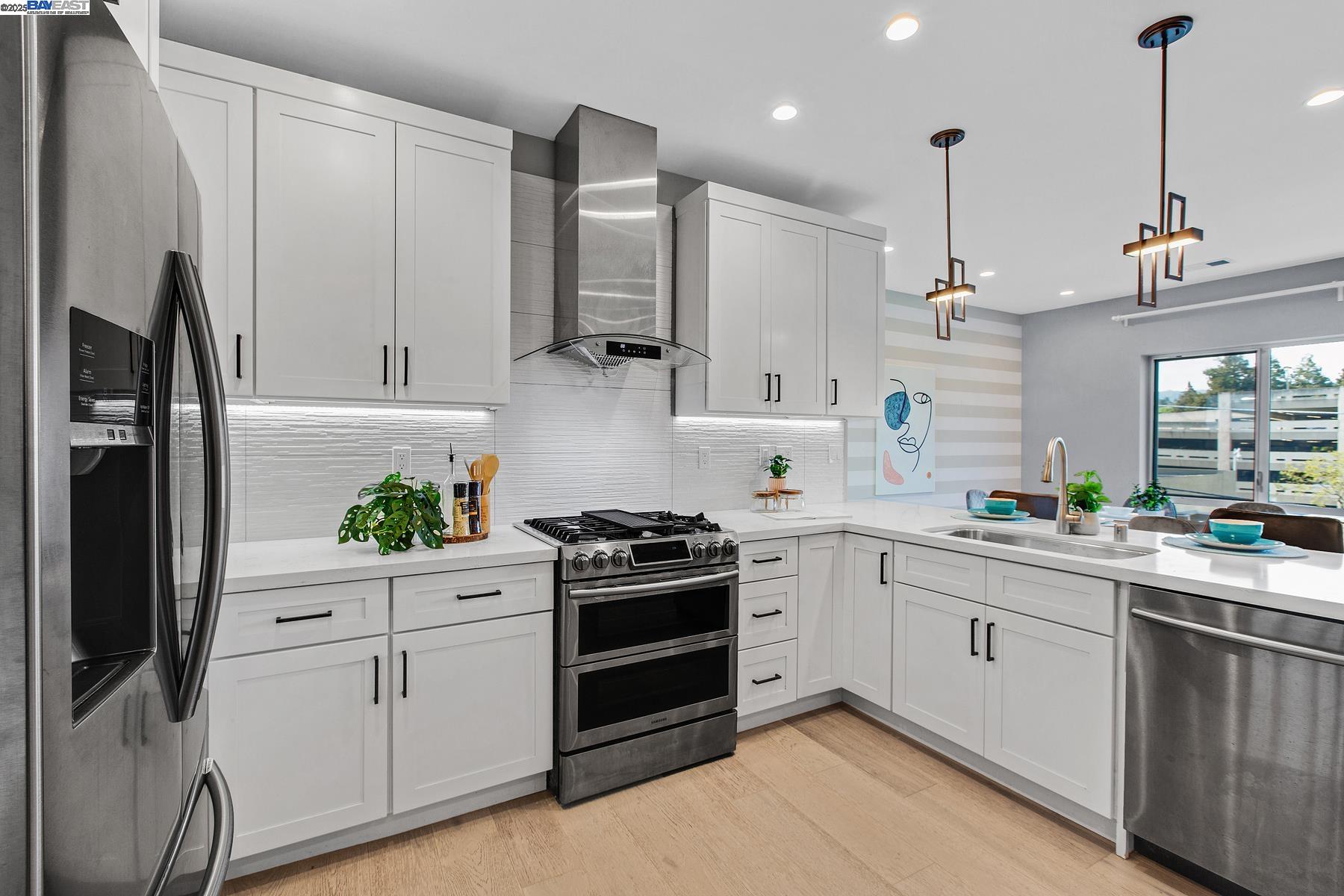 Detail Gallery Image 14 of 60 For 520 El Camino Real #308,  San Carlos,  CA 94070 - 3 Beds | 2 Baths