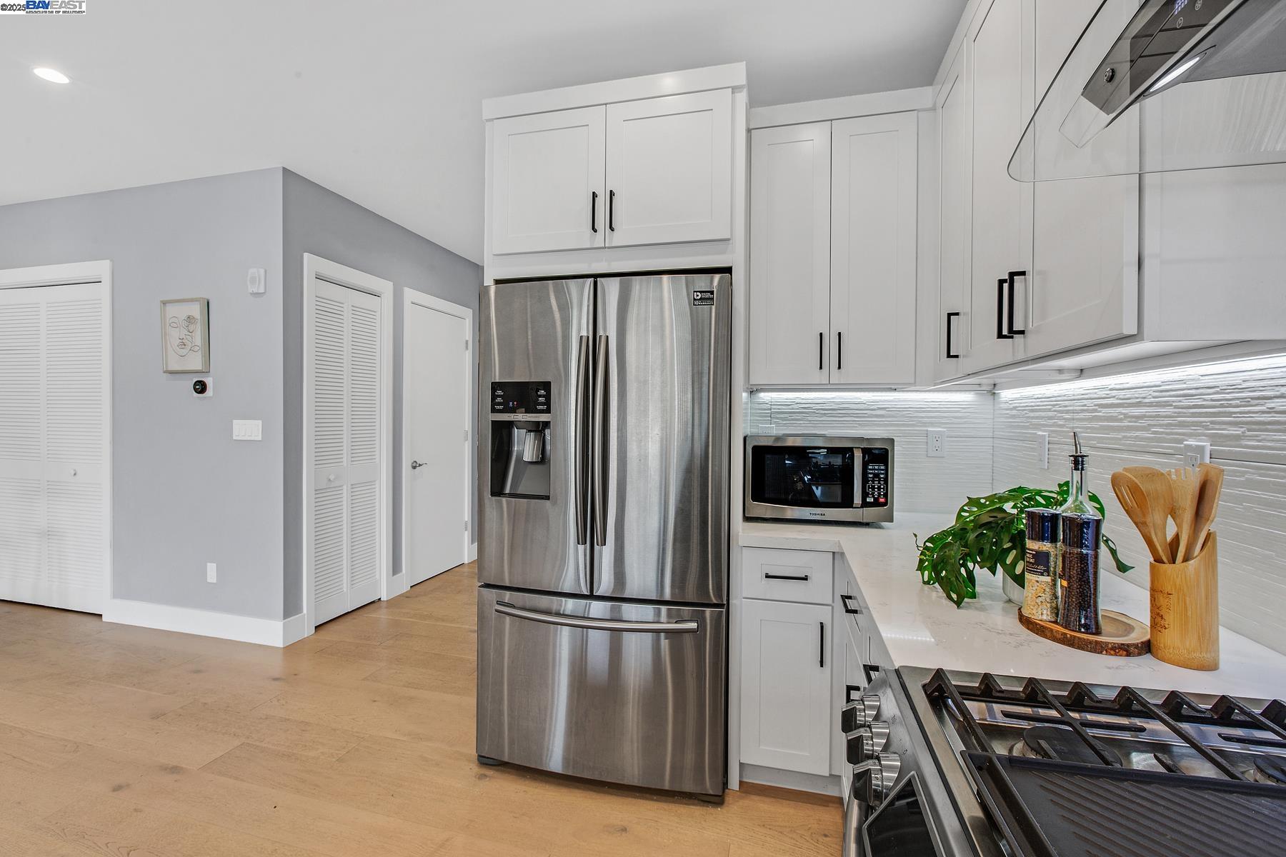 Detail Gallery Image 16 of 60 For 520 El Camino Real #308,  San Carlos,  CA 94070 - 3 Beds | 2 Baths