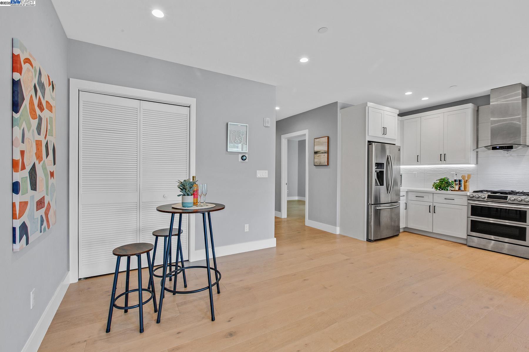 Detail Gallery Image 18 of 60 For 520 El Camino Real #308,  San Carlos,  CA 94070 - 3 Beds | 2 Baths