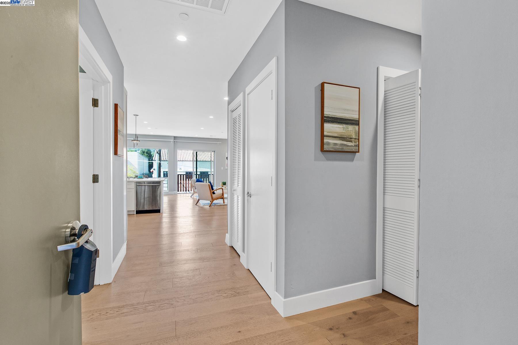 Detail Gallery Image 3 of 60 For 520 El Camino Real #308,  San Carlos,  CA 94070 - 3 Beds | 2 Baths