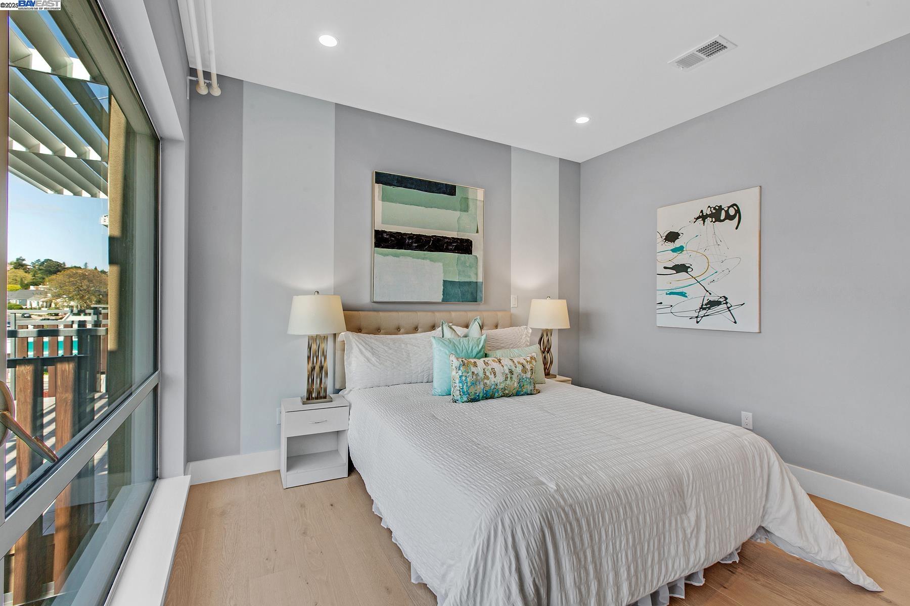 Detail Gallery Image 31 of 60 For 520 El Camino Real #308,  San Carlos,  CA 94070 - 3 Beds | 2 Baths