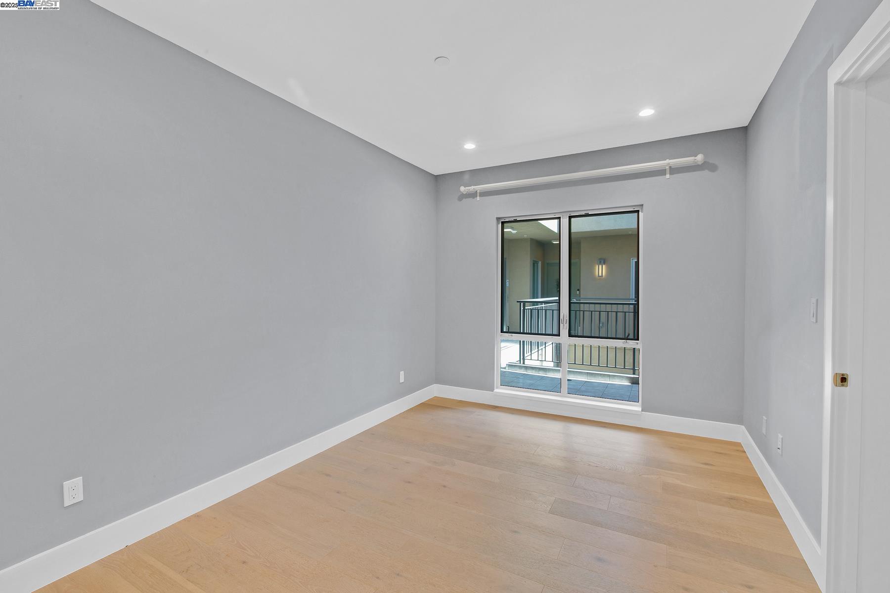 Detail Gallery Image 7 of 60 For 520 El Camino Real #308,  San Carlos,  CA 94070 - 3 Beds | 2 Baths