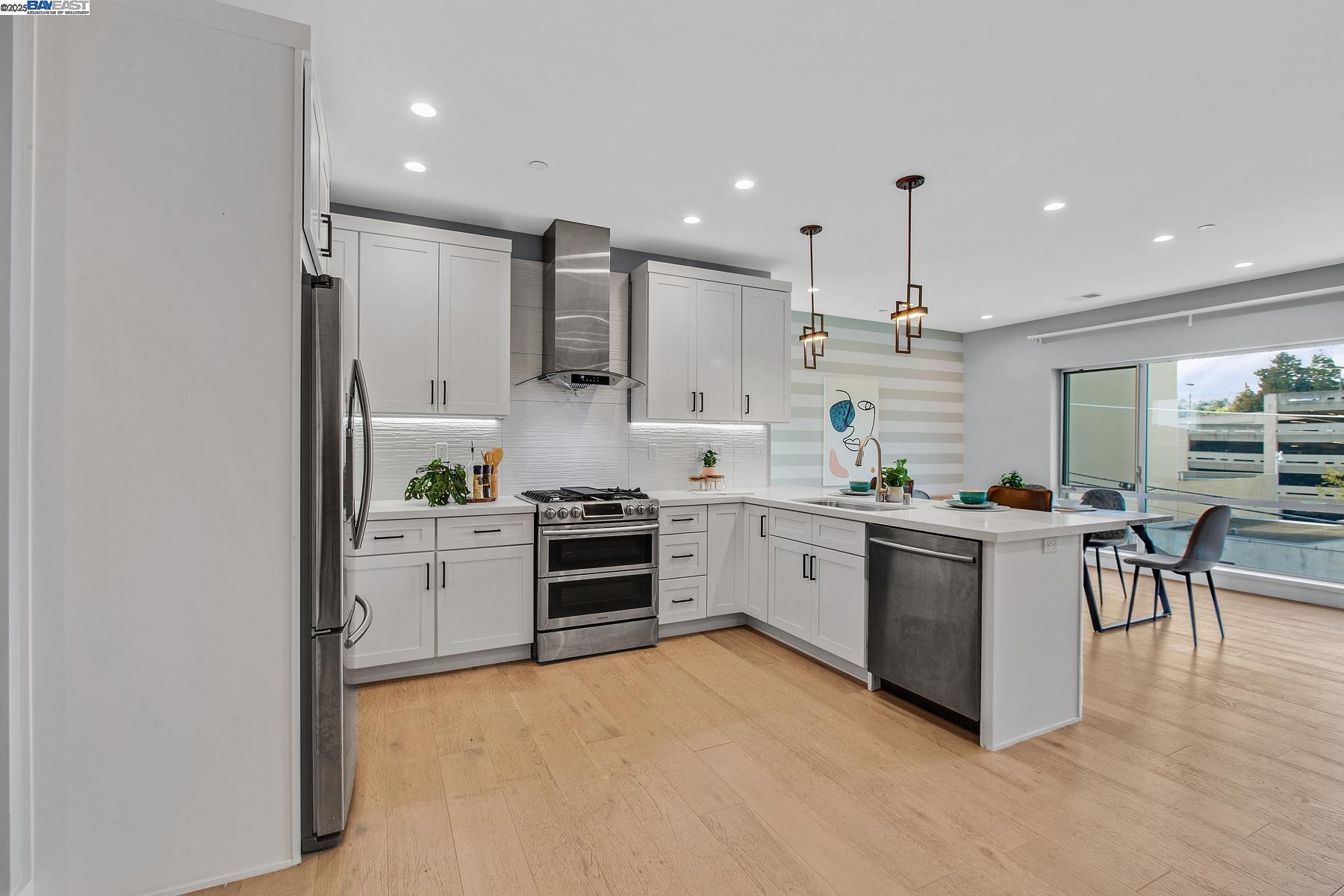 Detail Gallery Image 10 of 60 For 520 El Camino Real #308,  San Carlos,  CA 94070 - 3 Beds | 2 Baths