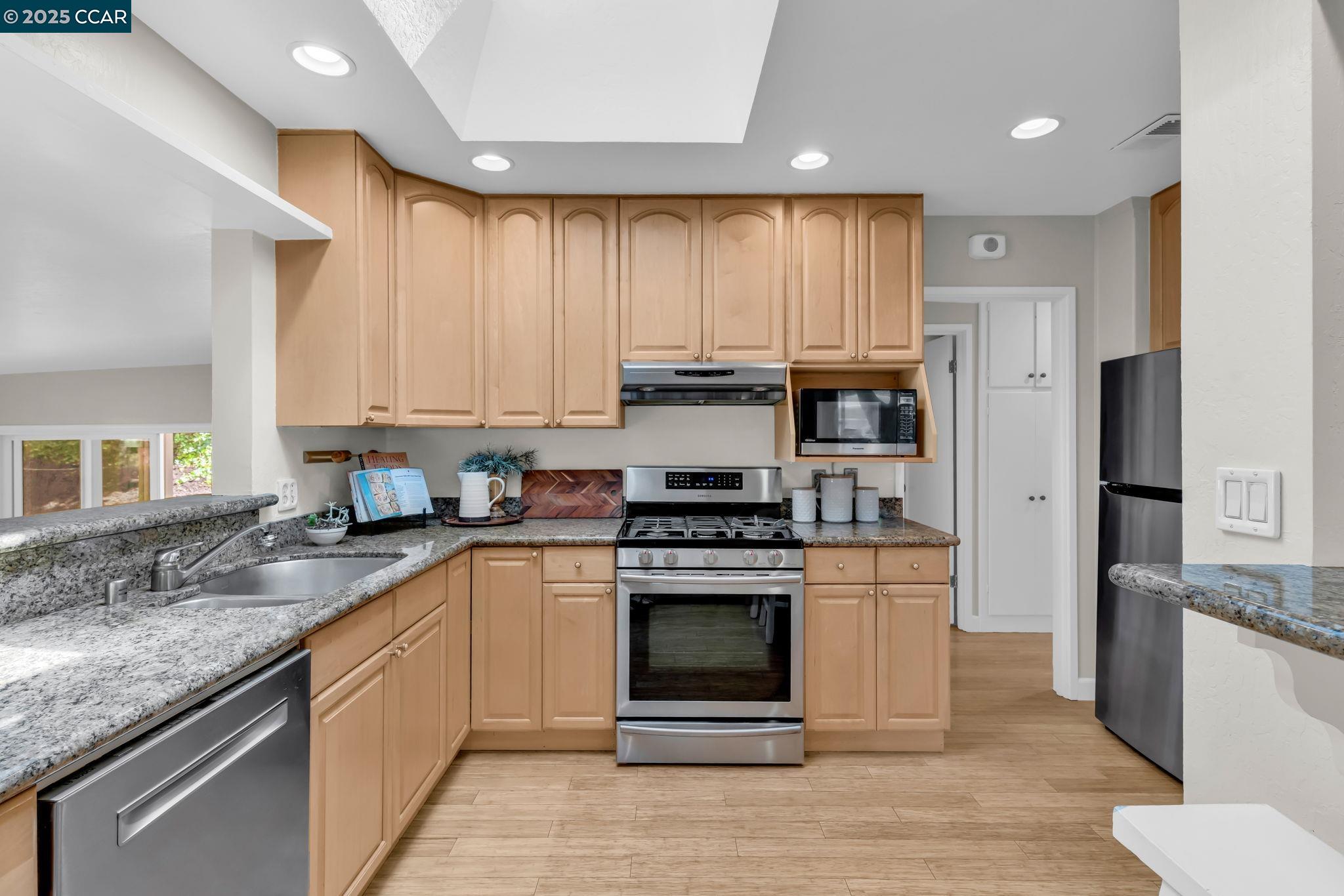 Detail Gallery Image 12 of 38 For 81 Maple Lane, Walnut Creek,  CA 94595 - 3 Beds | 2 Baths