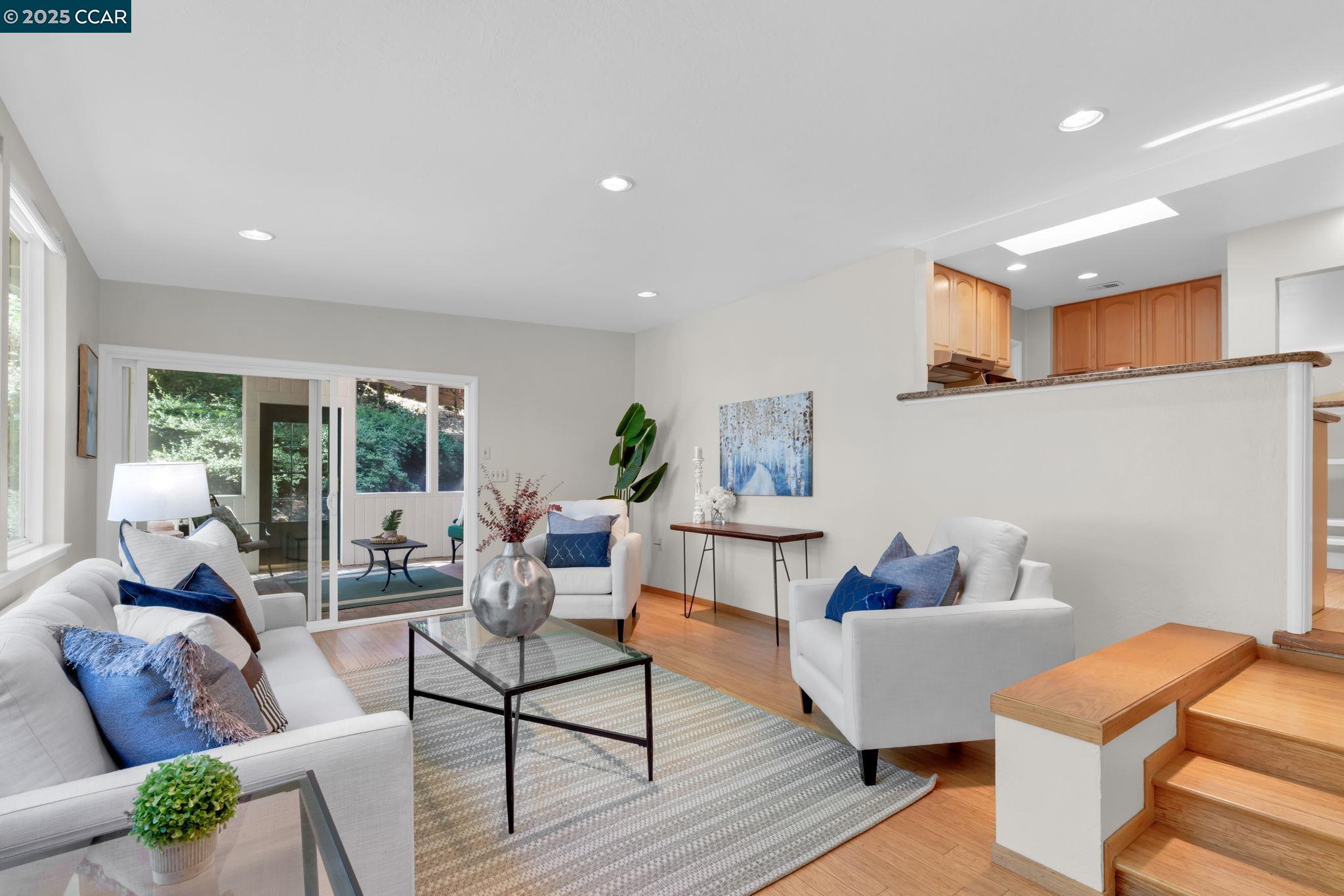 Detail Gallery Image 10 of 38 For 81 Maple Lane, Walnut Creek,  CA 94595 - 3 Beds | 2 Baths