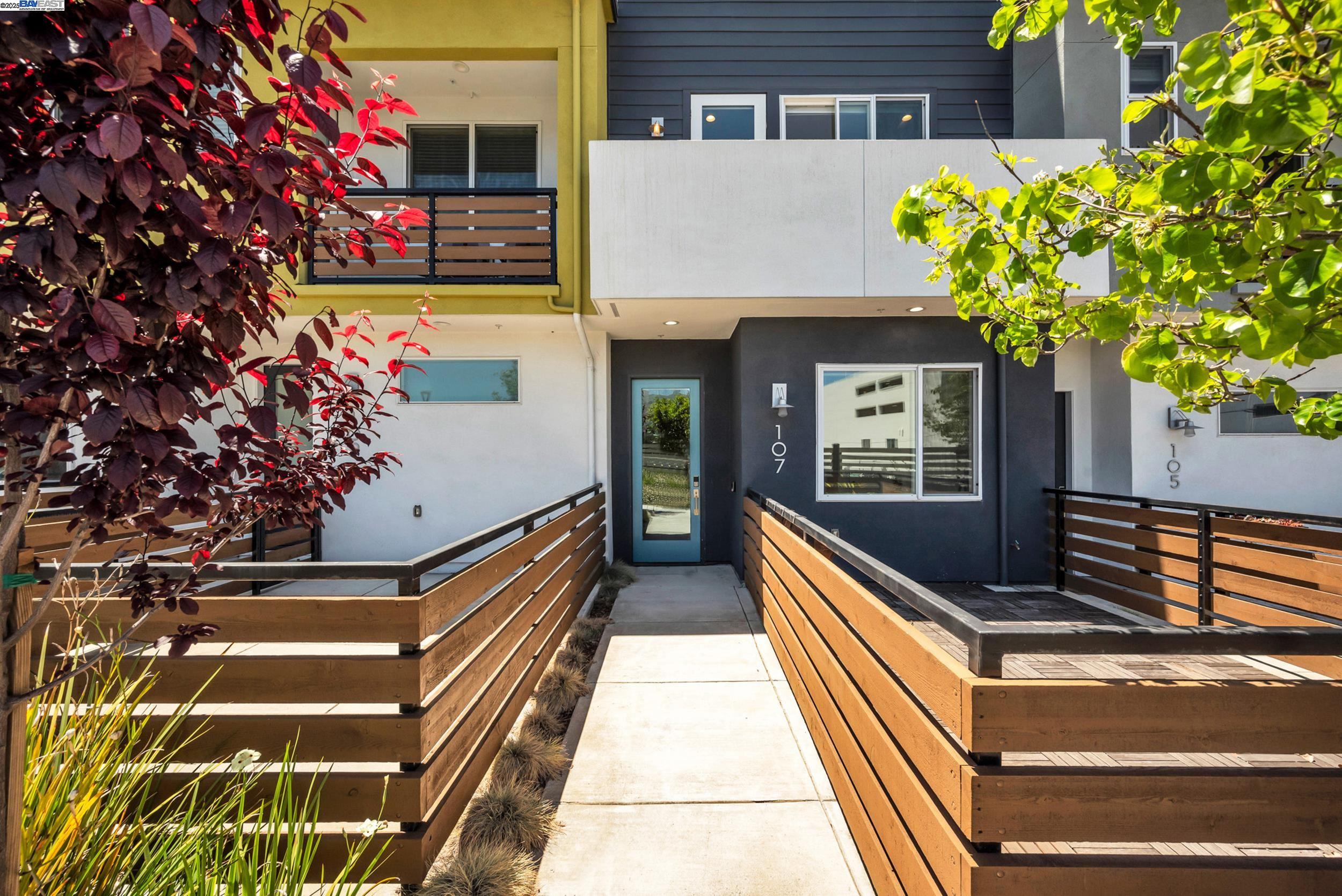 Detail Gallery Image 2 of 40 For 107 Silang St, Daly City,  CA 94014 - 4 Beds | 4 Baths