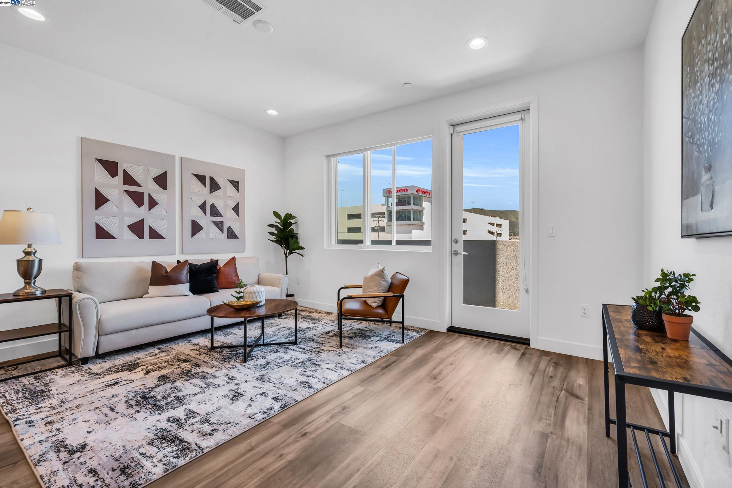 Detail Gallery Image 17 of 40 For 107 Silang St, Daly City,  CA 94014 - 4 Beds | 4 Baths