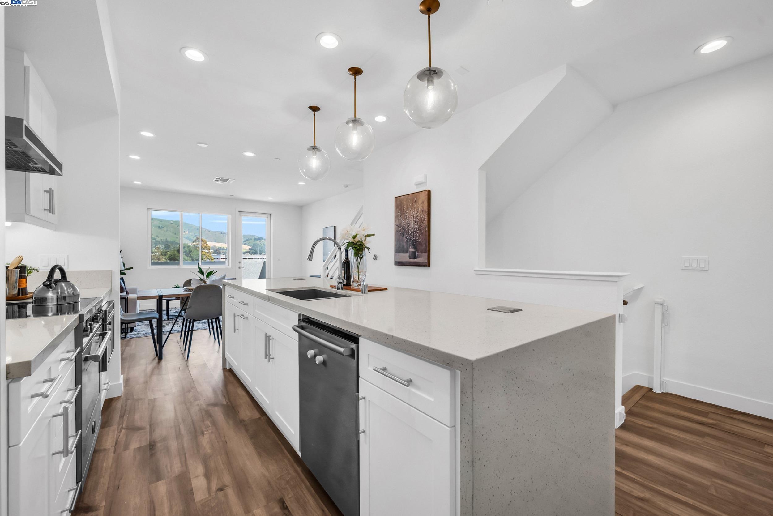 Detail Gallery Image 10 of 40 For 107 Silang St, Daly City,  CA 94014 - 4 Beds | 4 Baths