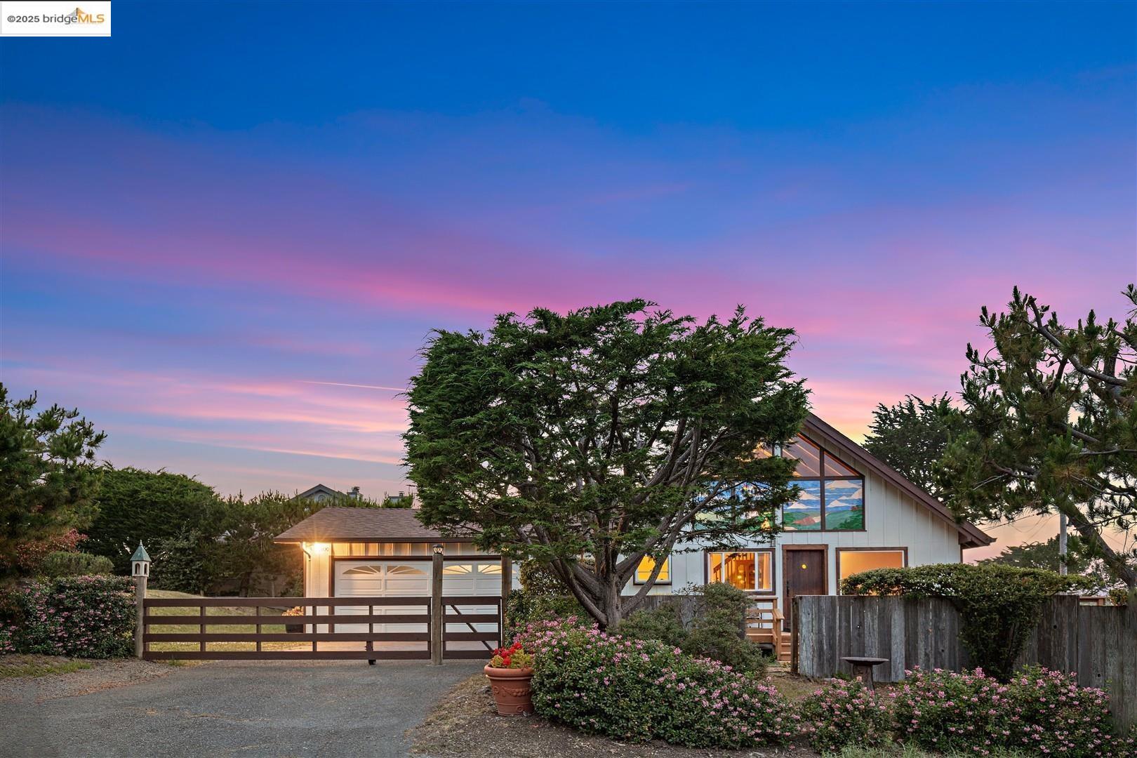 Detail Gallery Image 4 of 60 For 1400 Audubon Ave, Montara,  CA 94037 - 2 Beds | 2 Baths