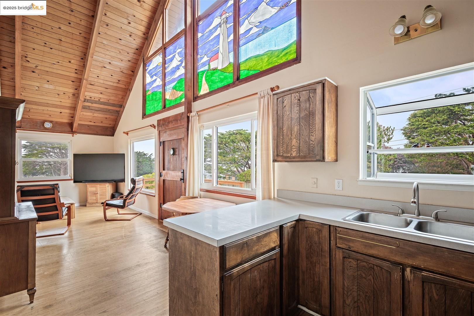 Detail Gallery Image 5 of 60 For 1400 Audubon Ave, Montara,  CA 94037 - 2 Beds | 2 Baths