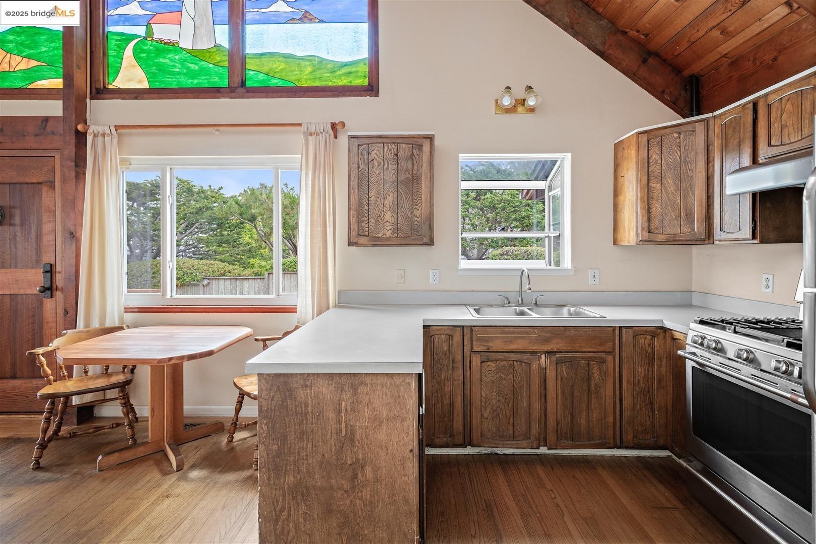 Detail Gallery Image 9 of 60 For 1400 Audubon Ave, Montara,  CA 94037 - 2 Beds | 2 Baths