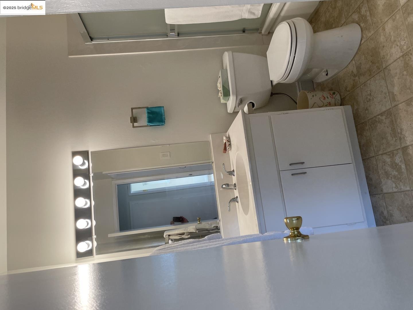 Detail Gallery Image 8 of 11 For 958 Bucknam Ave, Campbell,  CA 95008 - 3 Beds | 2 Baths