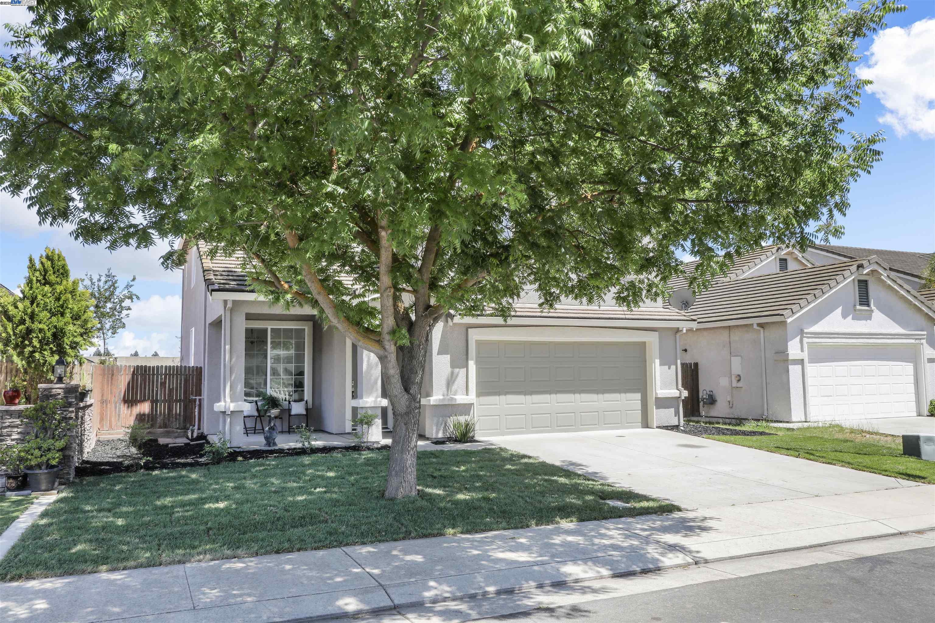 Detail Gallery Image 2 of 41 For 4518 Sydney Ln, Stockton,  CA 95206-6287 - 4 Beds | 2/1 Baths