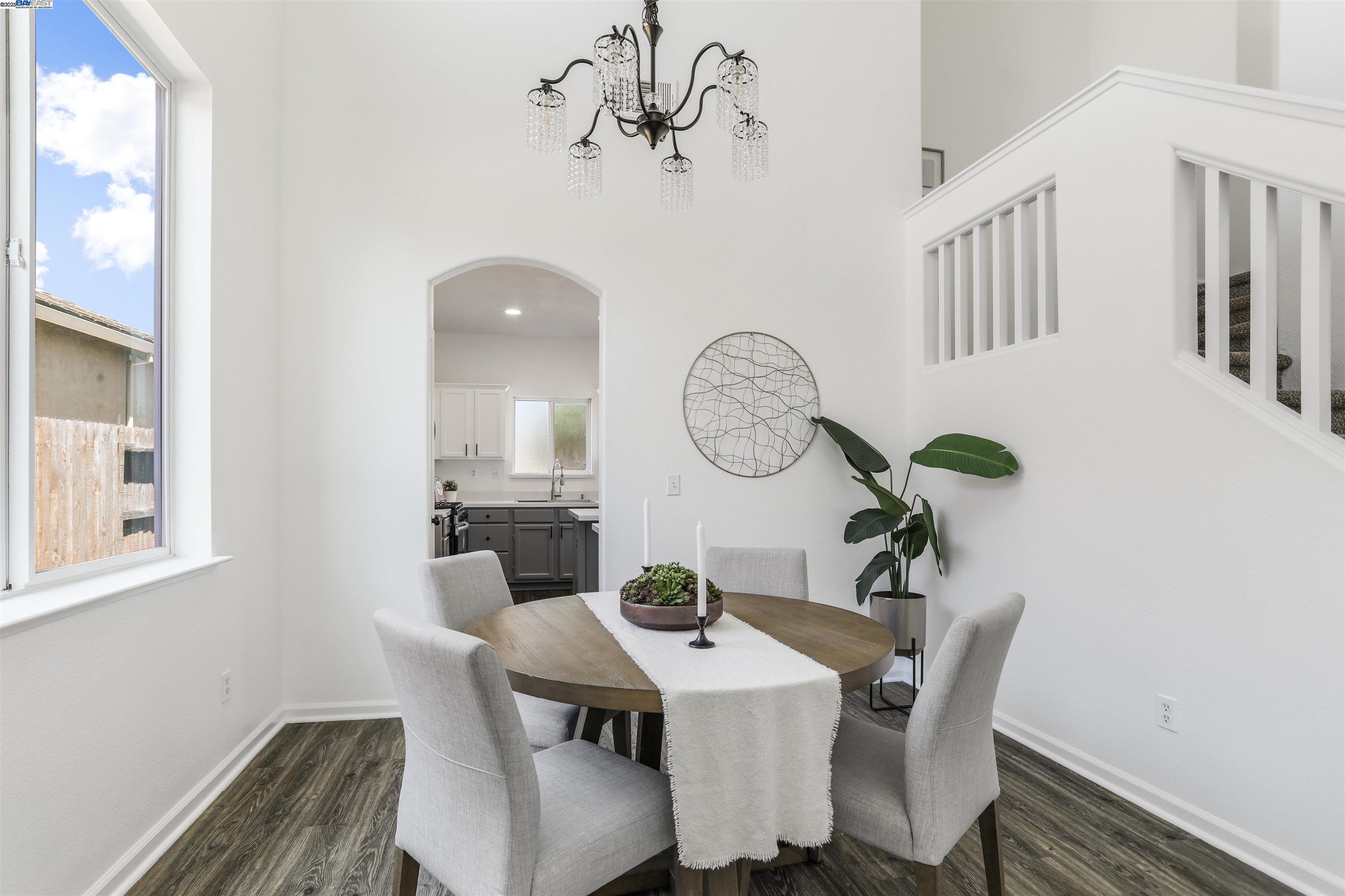 Detail Gallery Image 12 of 41 For 4518 Sydney Ln, Stockton,  CA 95206-6287 - 4 Beds | 2/1 Baths