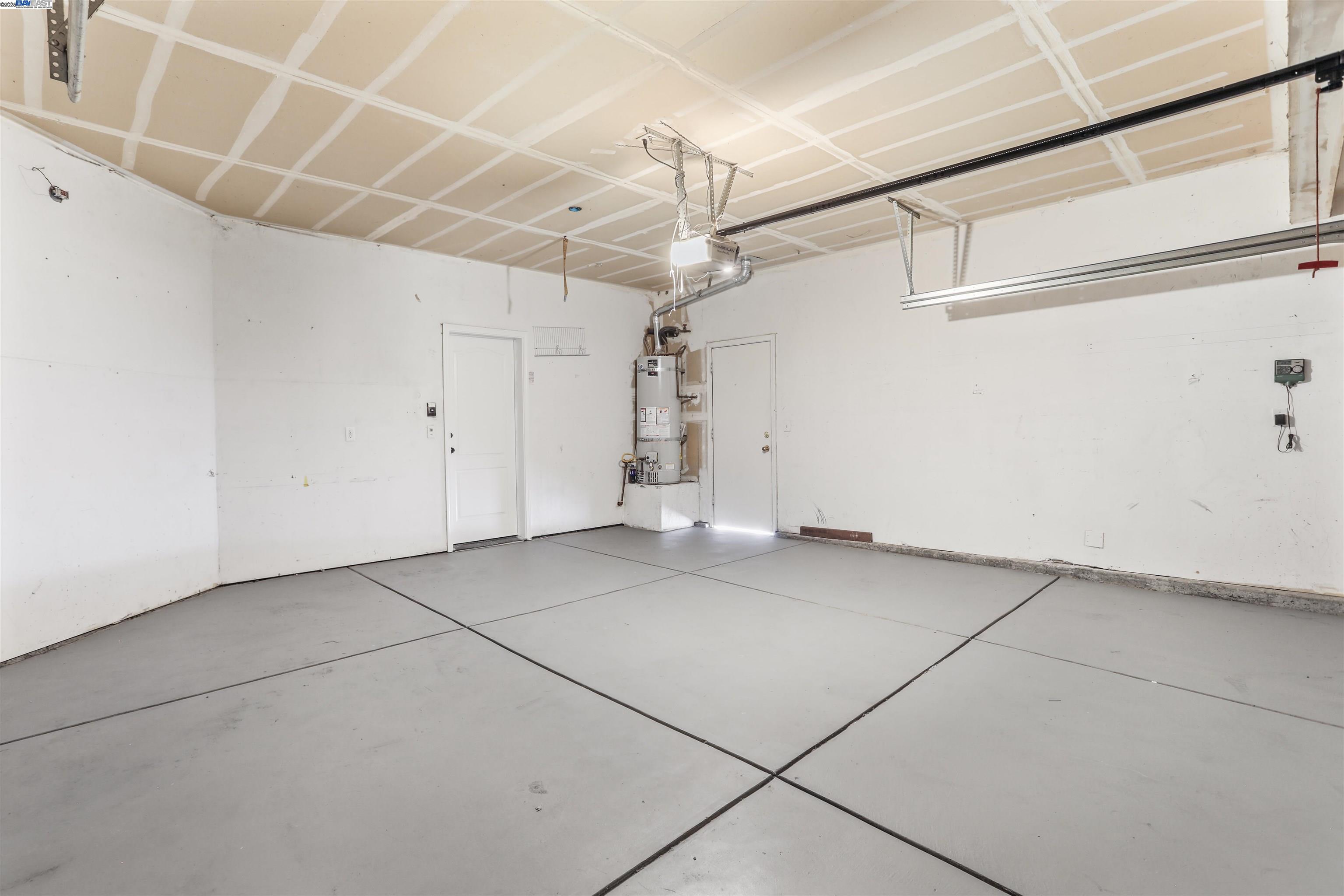 Detail Gallery Image 36 of 41 For 4518 Sydney Ln, Stockton,  CA 95206-6287 - 4 Beds | 2/1 Baths
