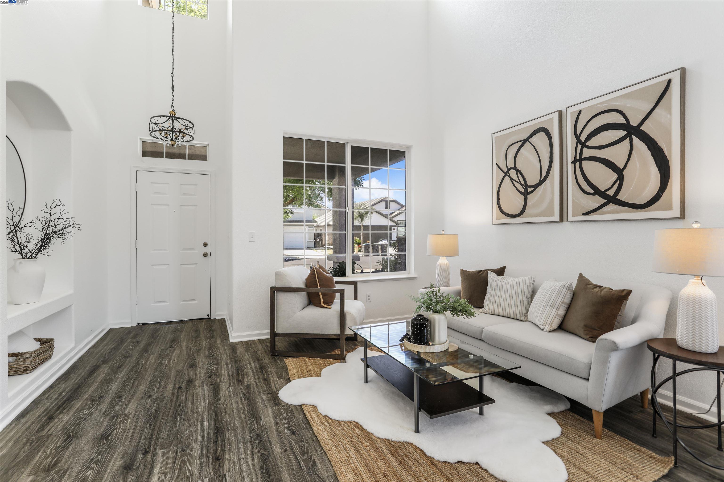 Detail Gallery Image 5 of 41 For 4518 Sydney Ln, Stockton,  CA 95206-6287 - 4 Beds | 2/1 Baths