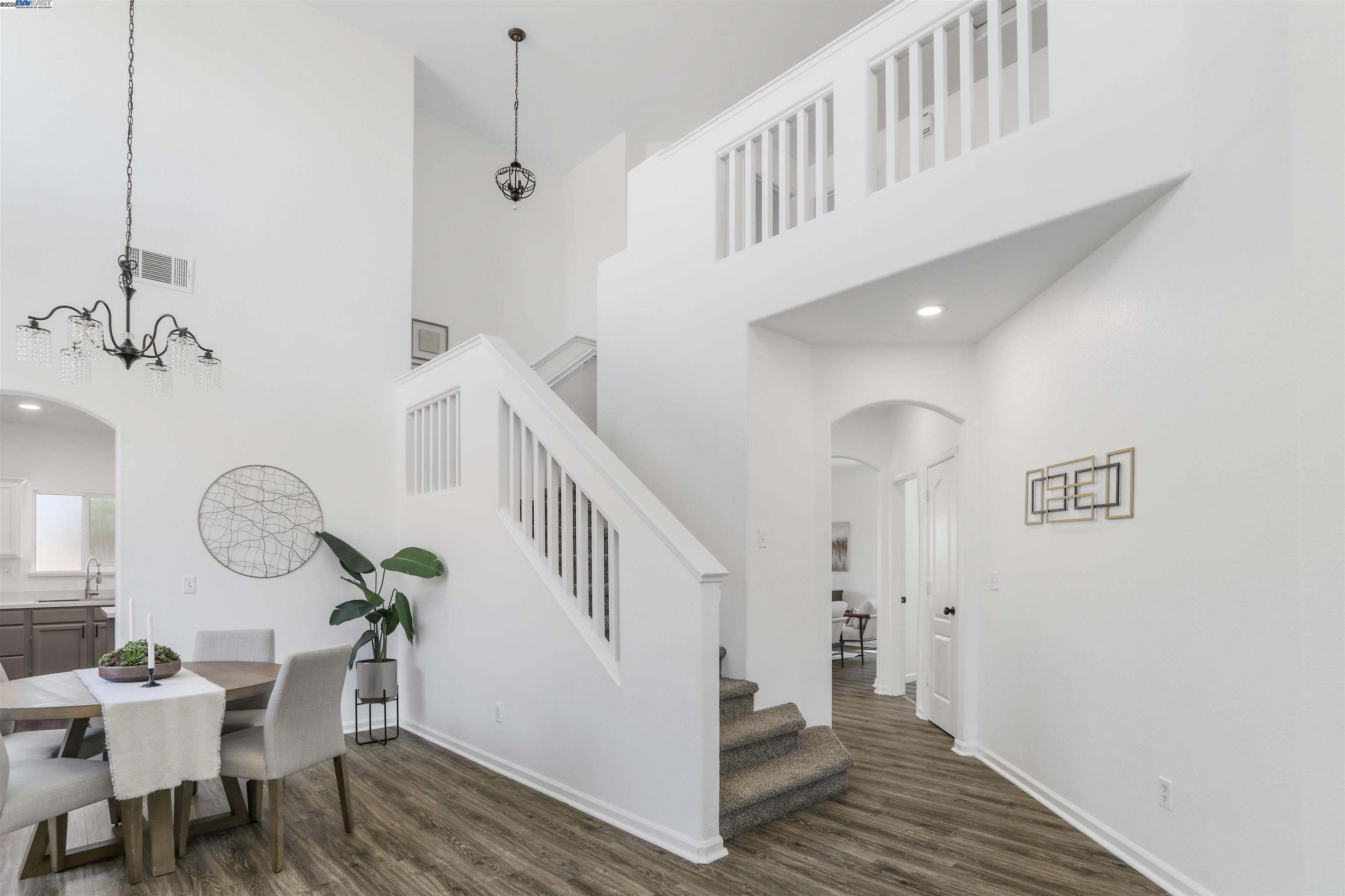 Detail Gallery Image 8 of 41 For 4518 Sydney Ln, Stockton,  CA 95206-6287 - 4 Beds | 2/1 Baths