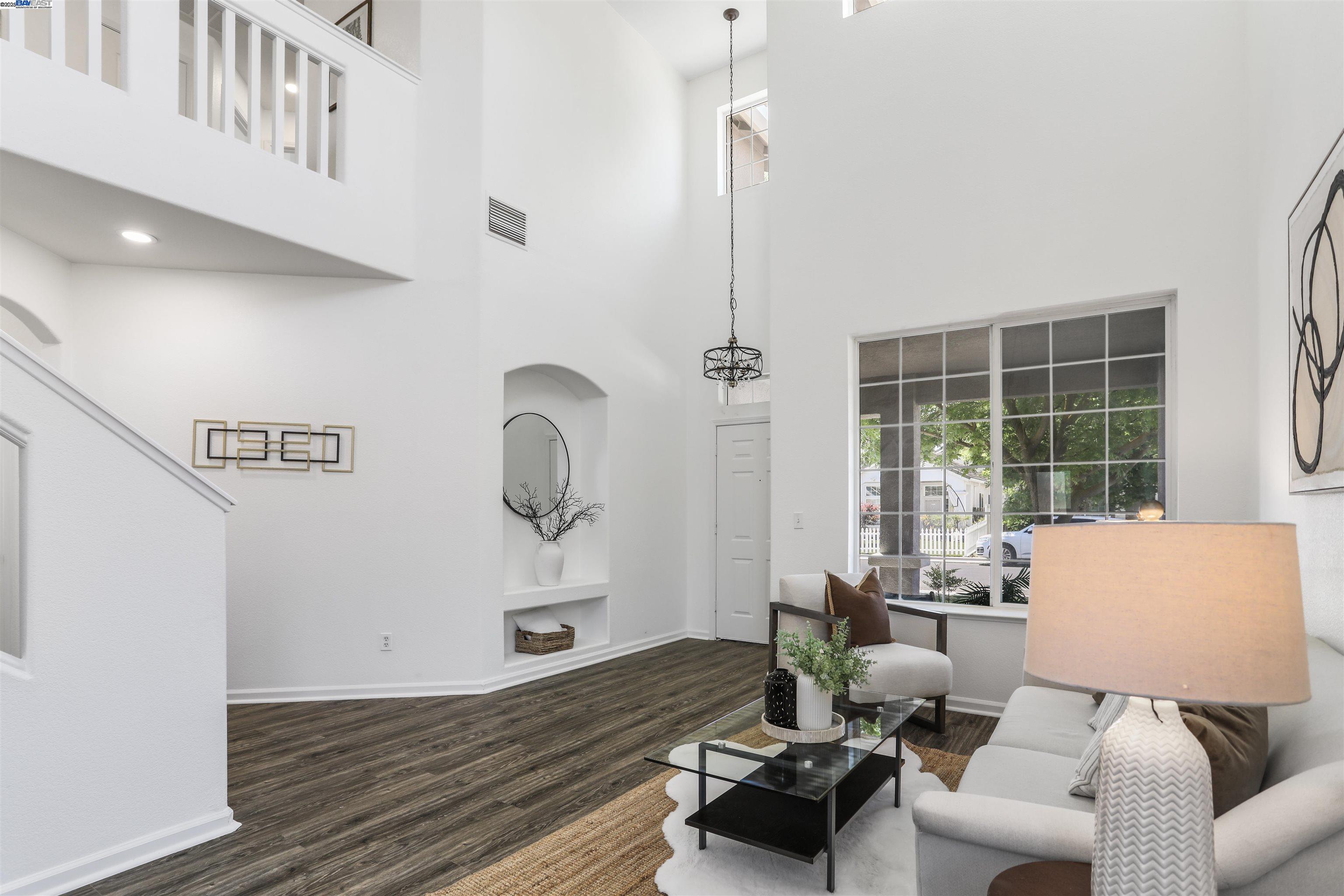 Detail Gallery Image 10 of 41 For 4518 Sydney Ln, Stockton,  CA 95206-6287 - 4 Beds | 2/1 Baths