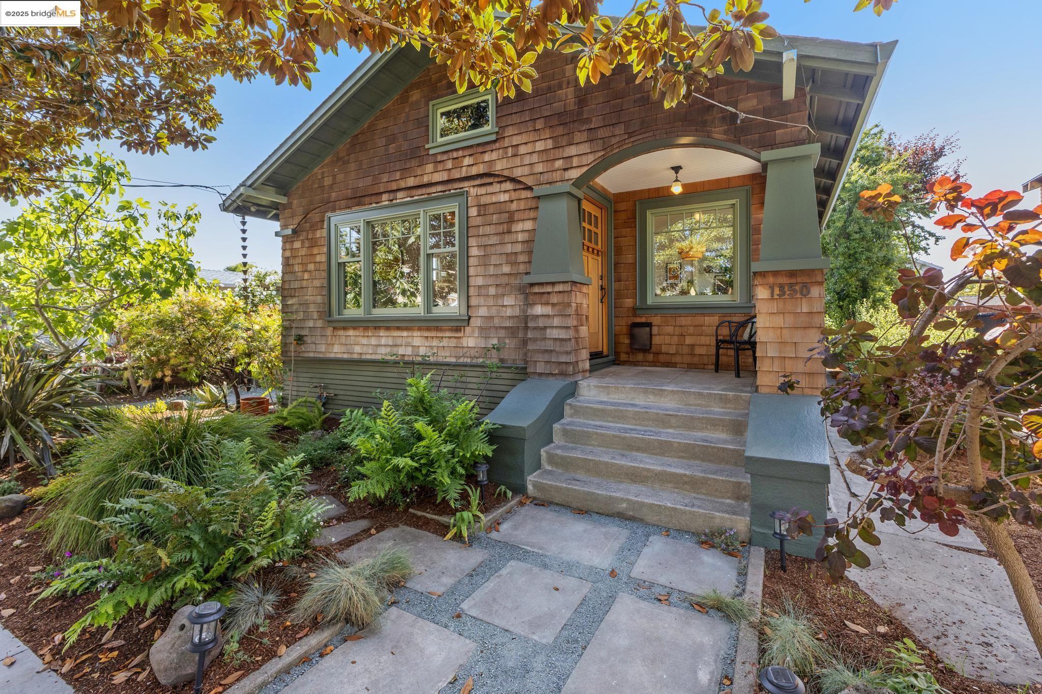Detail Gallery Image 1 of 1 For 1350 Curtis St, Berkeley,  CA 94702 - 4 Beds | 2 Baths