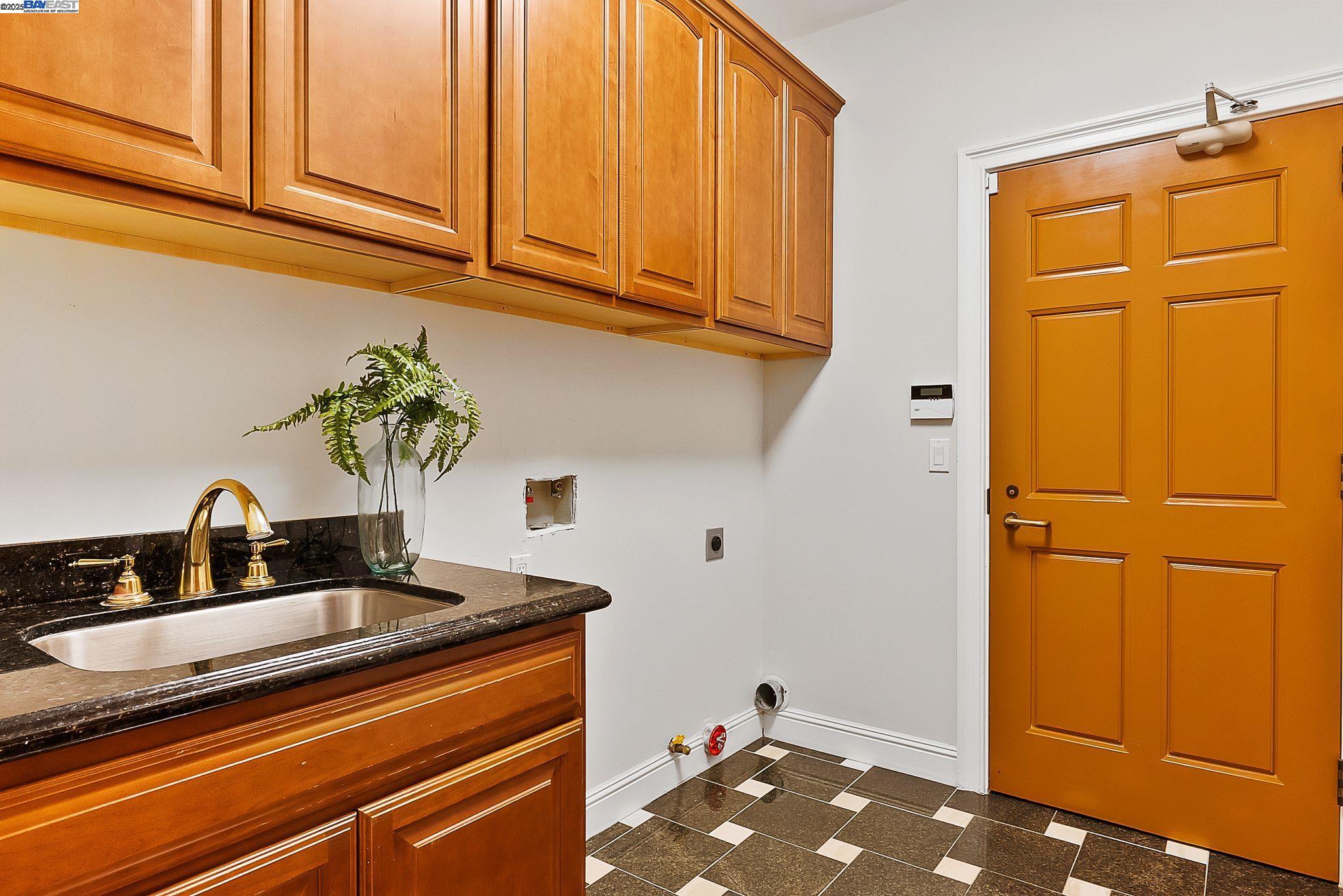Detail Gallery Image 33 of 44 For 1673 Richardson Court, Concord,  CA 94519 - 4 Beds | 4 Baths