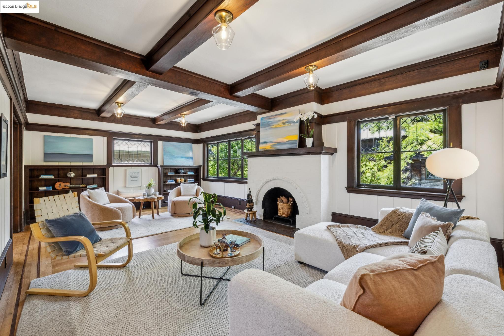 Detail Gallery Image 2 of 56 For 2945 Magnolia St, Berkeley,  CA 94705 - 4 Beds | 2 Baths