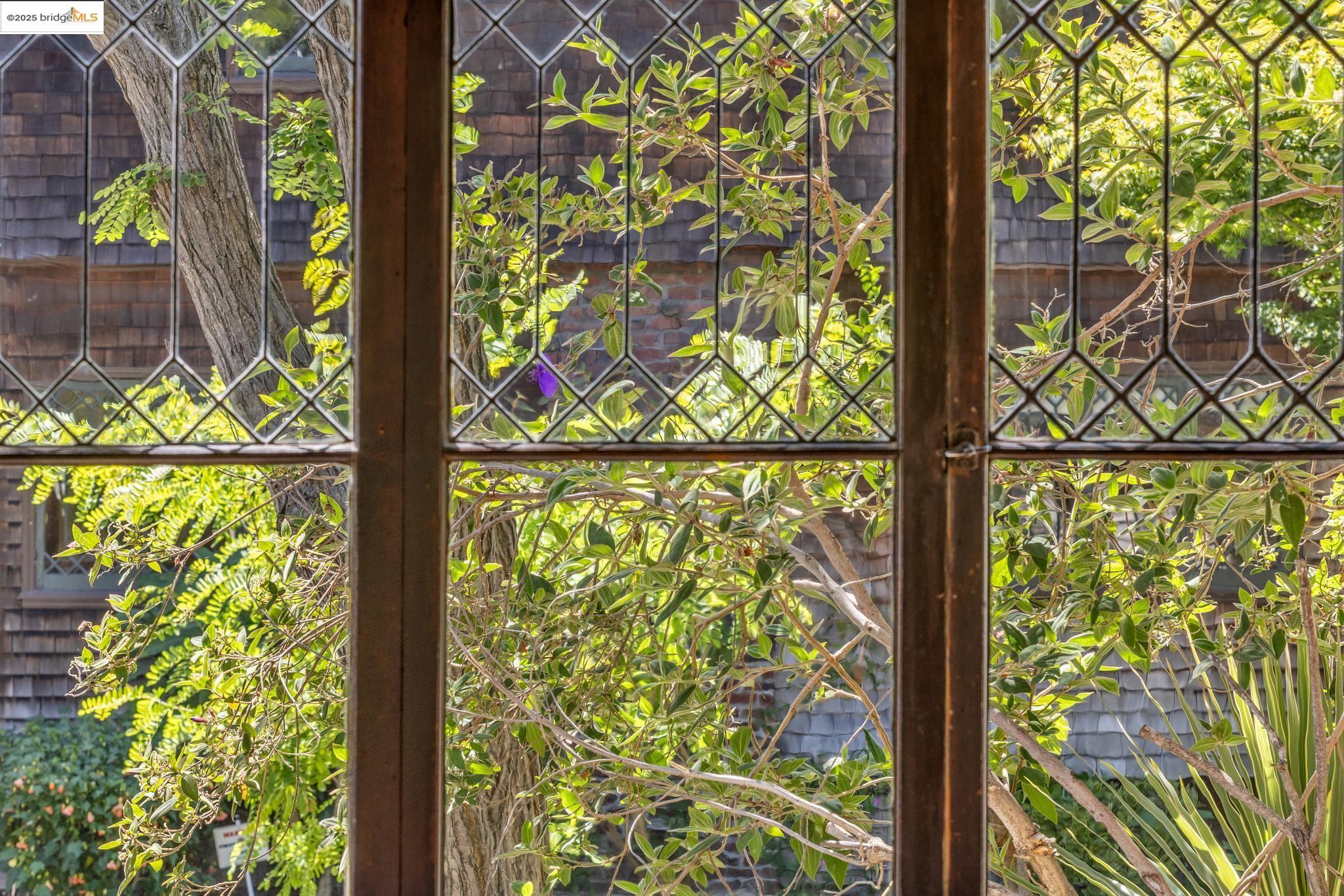 Detail Gallery Image 18 of 56 For 2945 Magnolia St, Berkeley,  CA 94705 - 4 Beds | 2 Baths