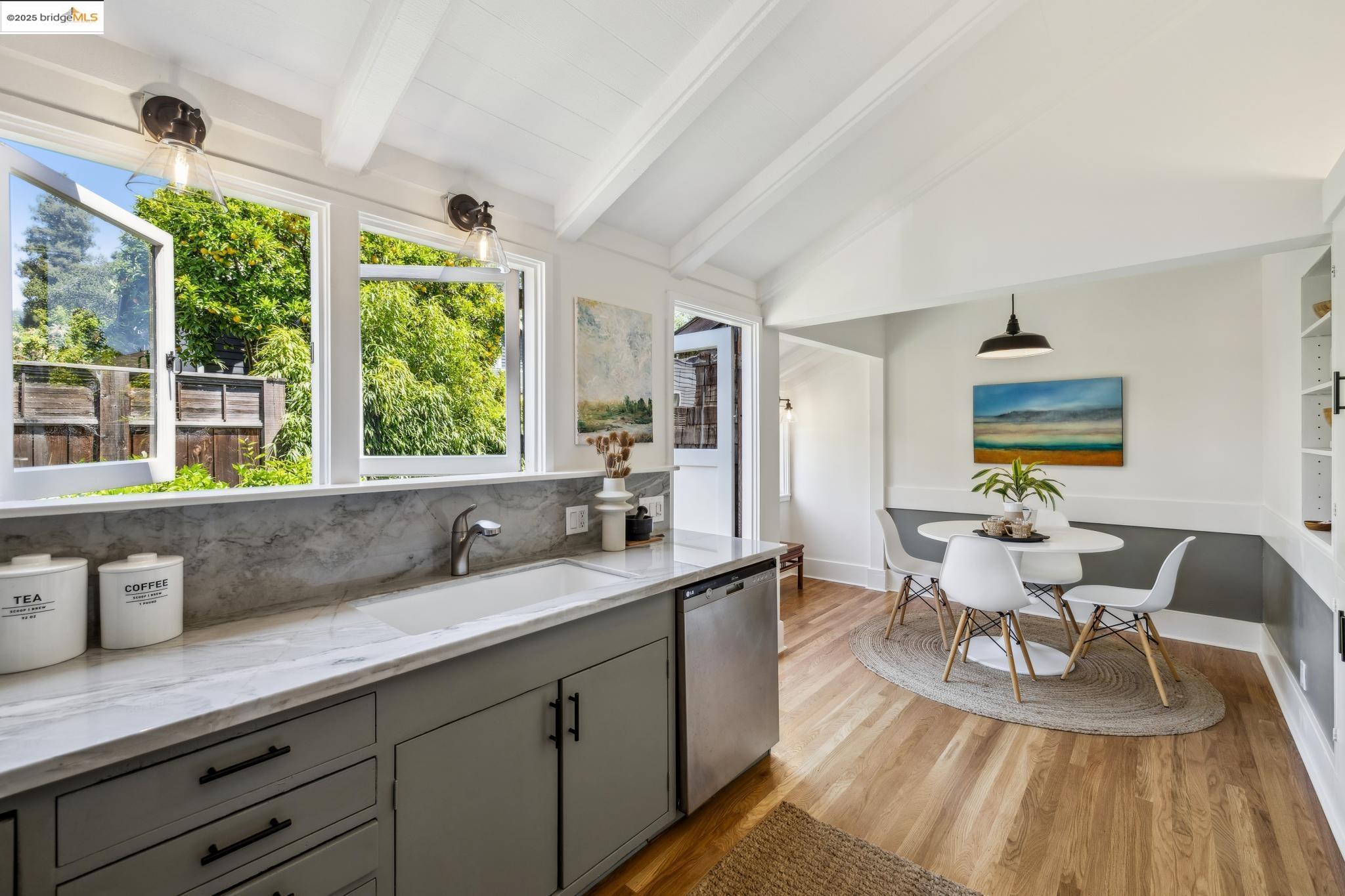 Detail Gallery Image 31 of 56 For 2945 Magnolia St, Berkeley,  CA 94705 - 4 Beds | 2 Baths
