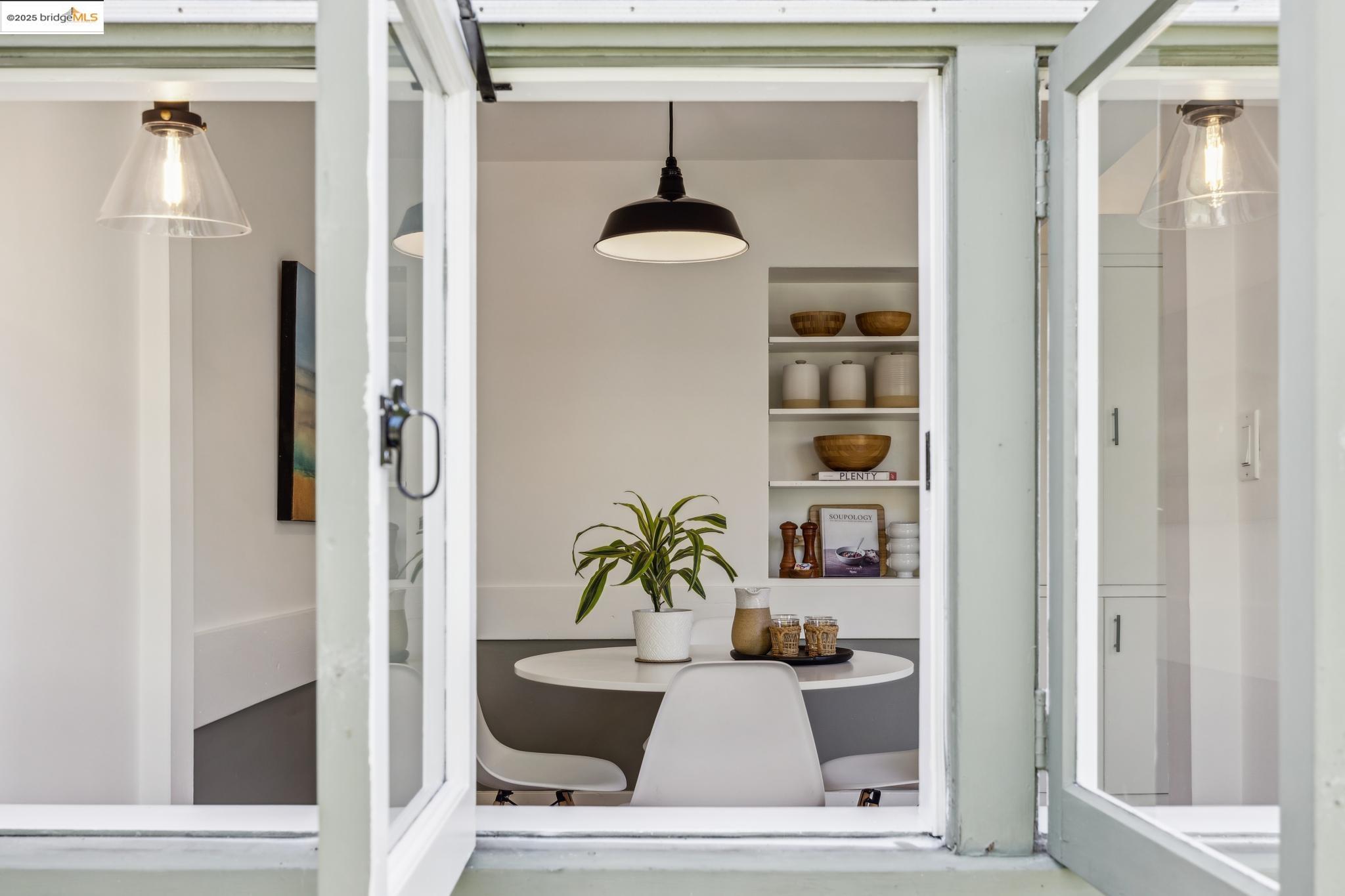 Detail Gallery Image 34 of 56 For 2945 Magnolia St, Berkeley,  CA 94705 - 4 Beds | 2 Baths