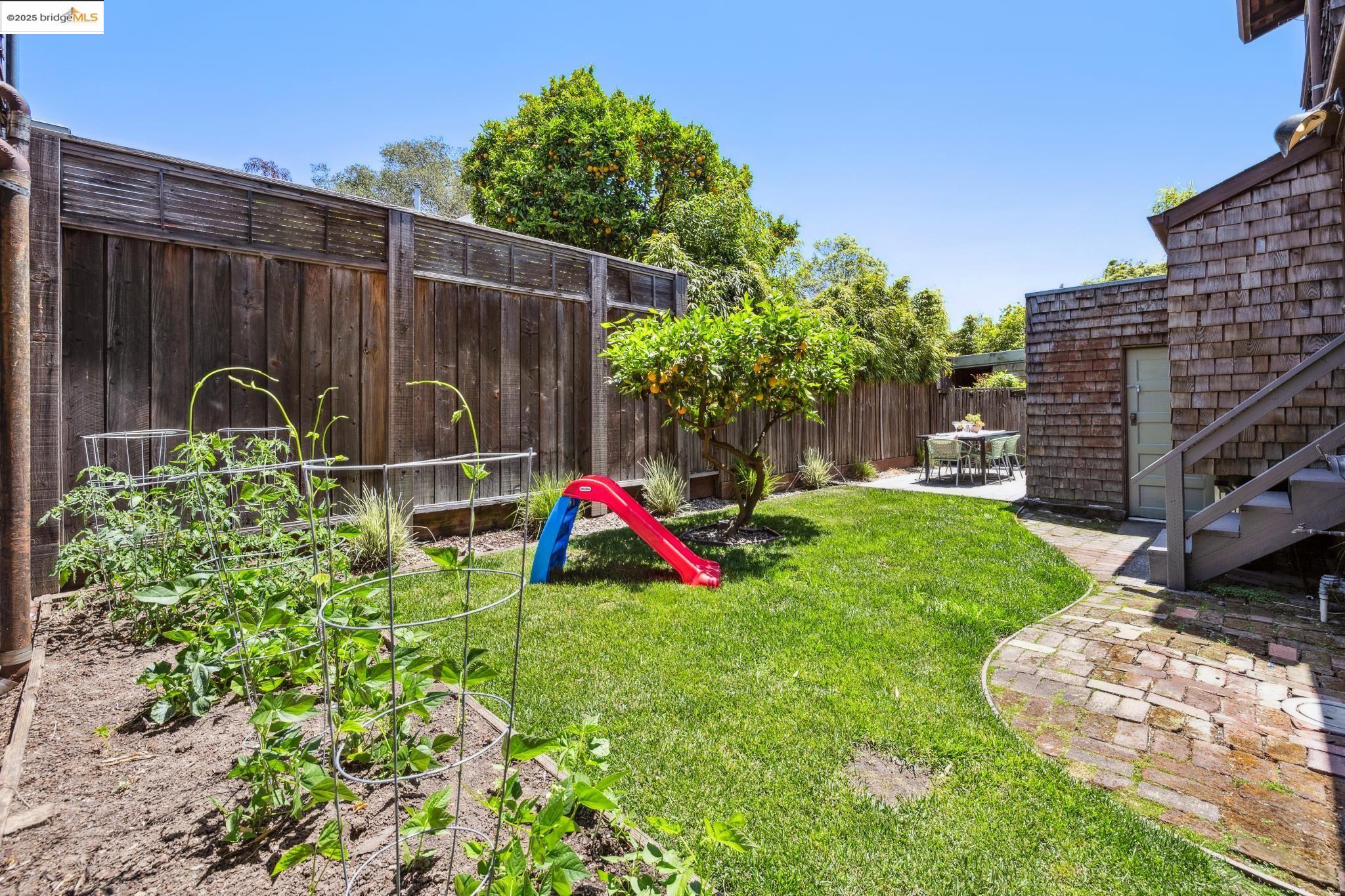 Detail Gallery Image 36 of 56 For 2945 Magnolia St, Berkeley,  CA 94705 - 4 Beds | 2 Baths