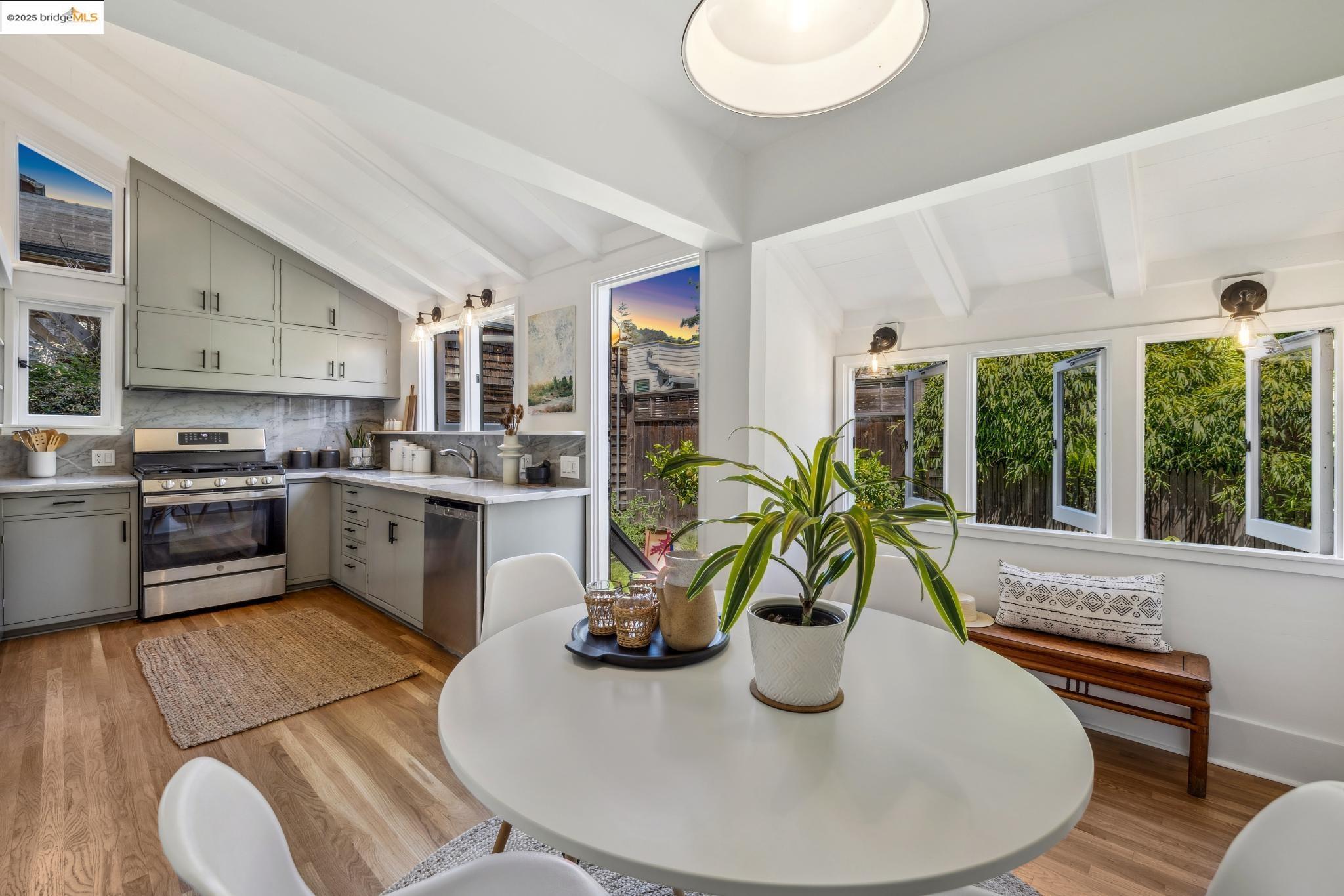 Detail Gallery Image 39 of 56 For 2945 Magnolia St, Berkeley,  CA 94705 - 4 Beds | 2 Baths