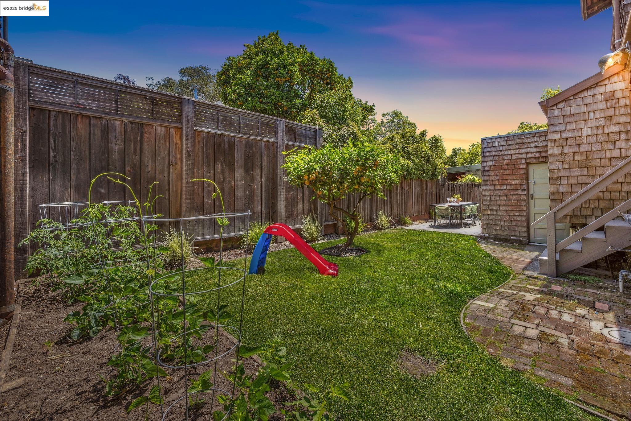 Detail Gallery Image 55 of 56 For 2945 Magnolia St, Berkeley,  CA 94705 - 4 Beds | 2 Baths