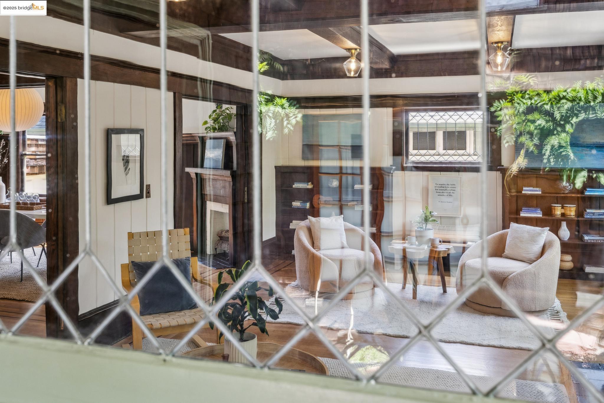 Detail Gallery Image 6 of 56 For 2945 Magnolia St, Berkeley,  CA 94705 - 4 Beds | 2 Baths