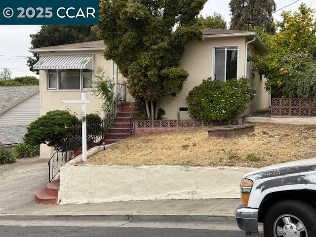 Detail Gallery Image 2 of 18 For 861 3rd Ave, Pinole,  CA 94564 - 4 Beds | 1/1 Baths