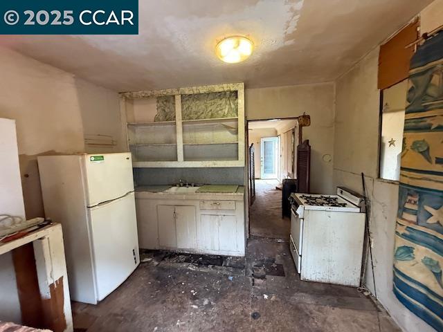 Detail Gallery Image 11 of 18 For 861 3rd Ave, Pinole,  CA 94564 - 4 Beds | 1/1 Baths