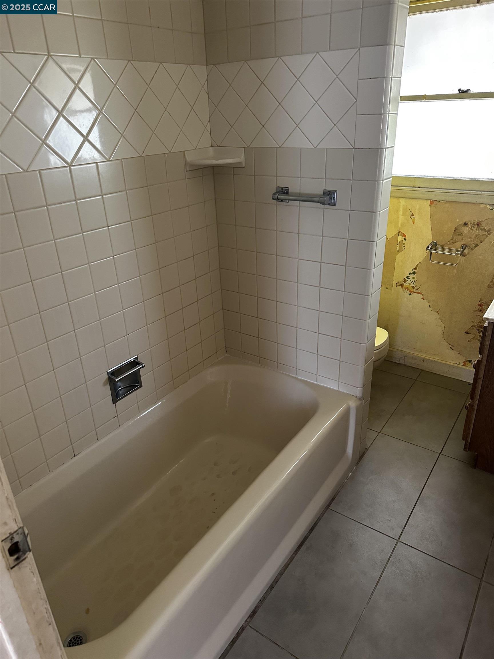 Detail Gallery Image 10 of 18 For 861 3rd Ave, Pinole,  CA 94564 - 4 Beds | 1/1 Baths