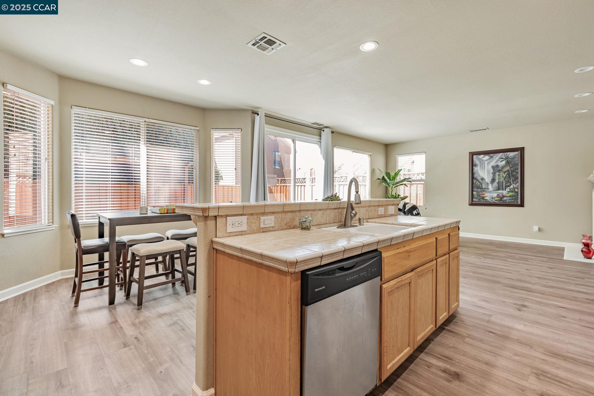 Detail Gallery Image 7 of 32 For 4867 Big Bear Rd, Oakley,  CA 94561 - 6 Beds | 3 Baths