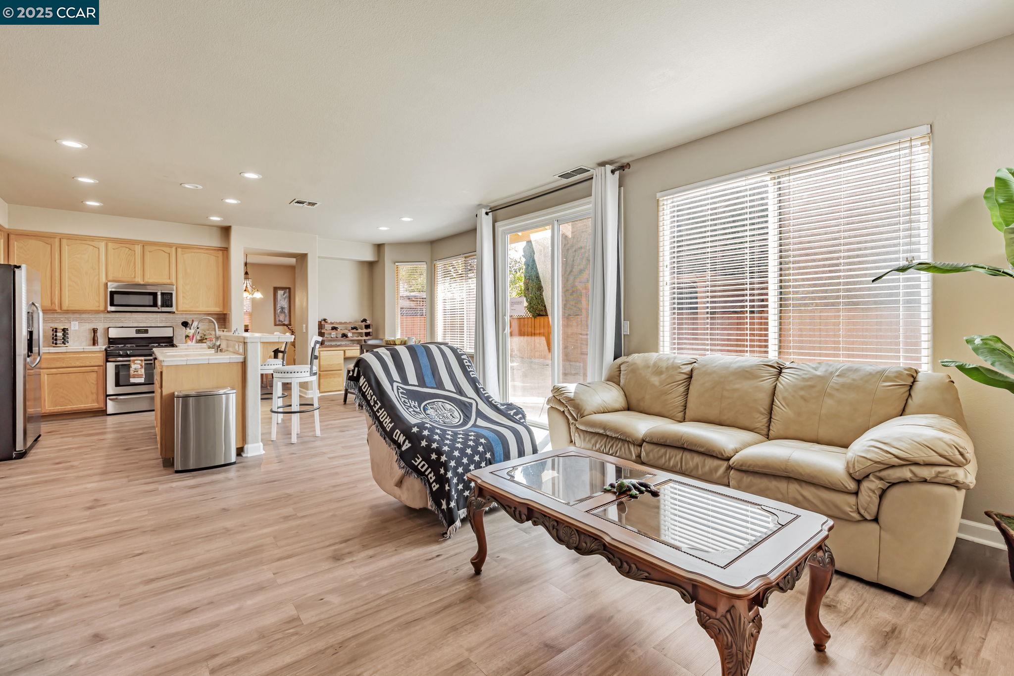 Detail Gallery Image 10 of 32 For 4867 Big Bear Rd, Oakley,  CA 94561 - 6 Beds | 3 Baths