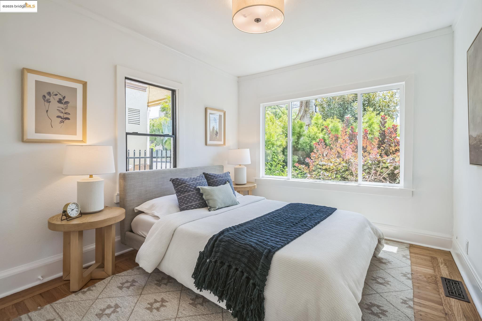 Detail Gallery Image 11 of 22 For 1515 Derby St, Berkeley,  CA 94703 - 2 Beds | 1 Baths