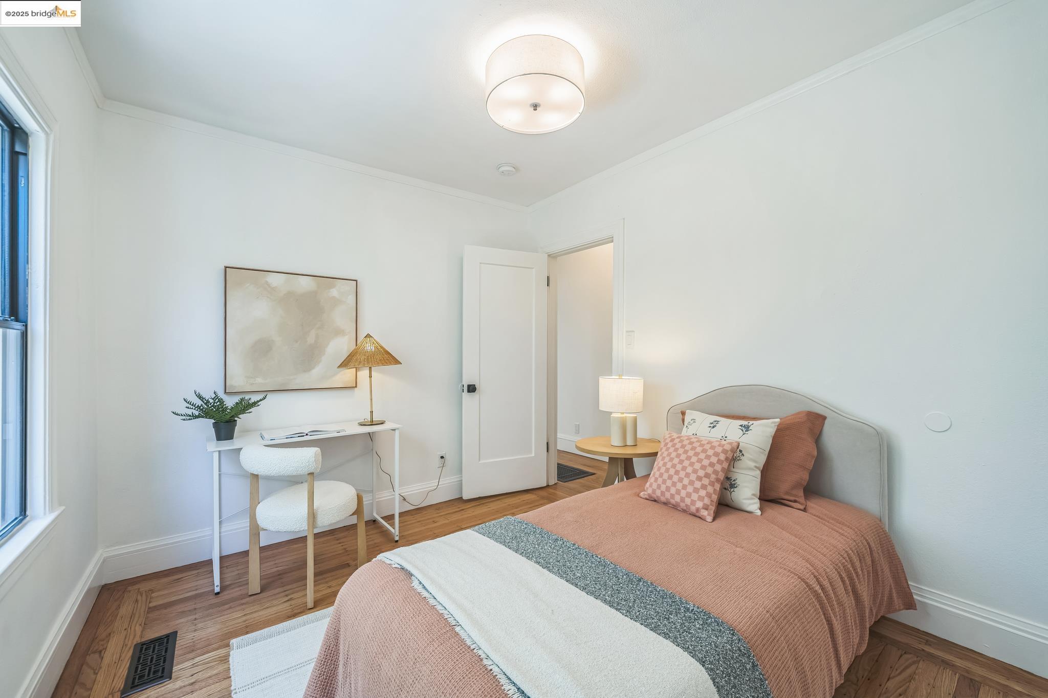 Detail Gallery Image 13 of 22 For 1515 Derby St, Berkeley,  CA 94703 - 2 Beds | 1 Baths