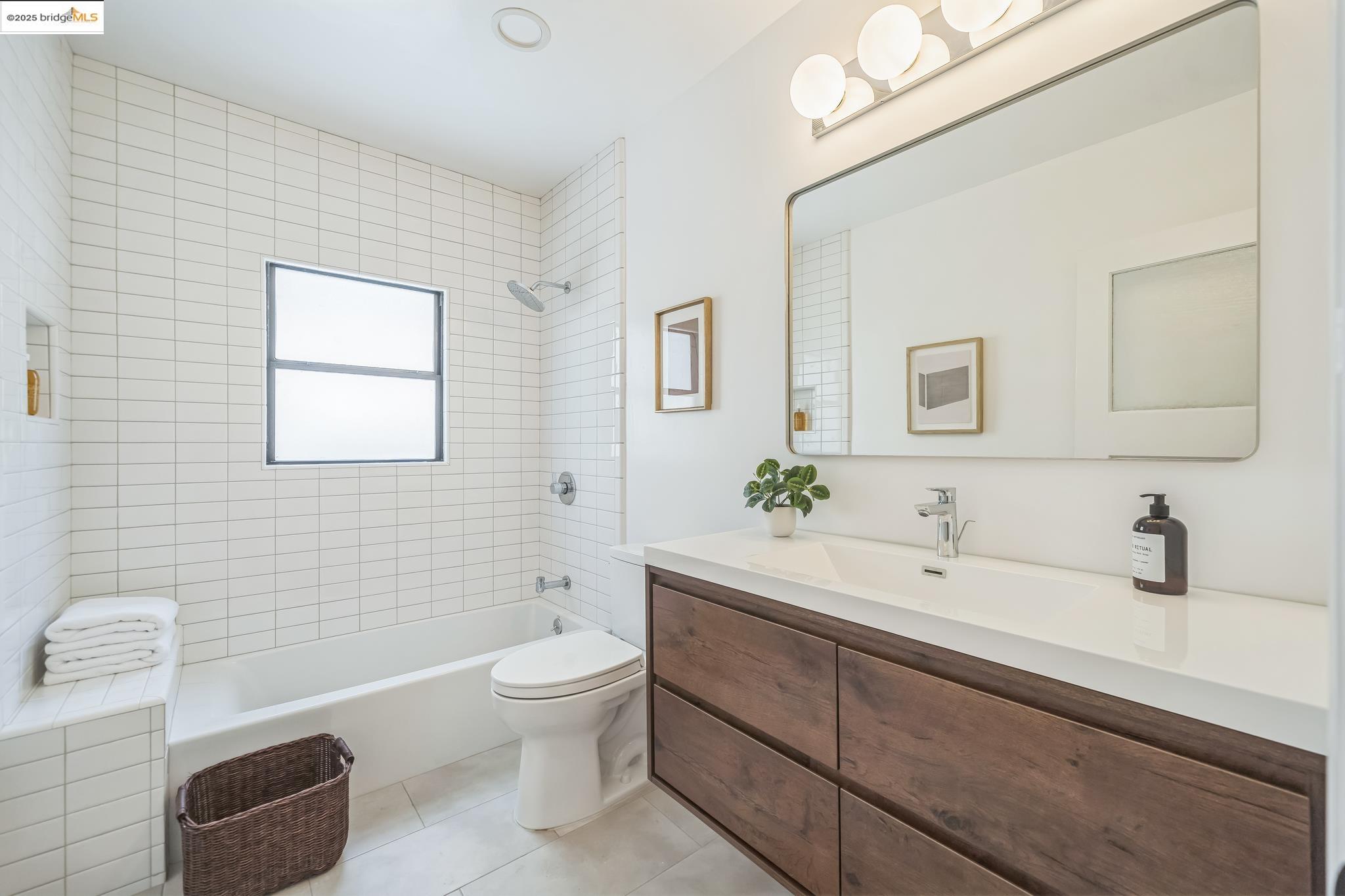 Detail Gallery Image 14 of 22 For 1515 Derby St, Berkeley,  CA 94703 - 2 Beds | 1 Baths
