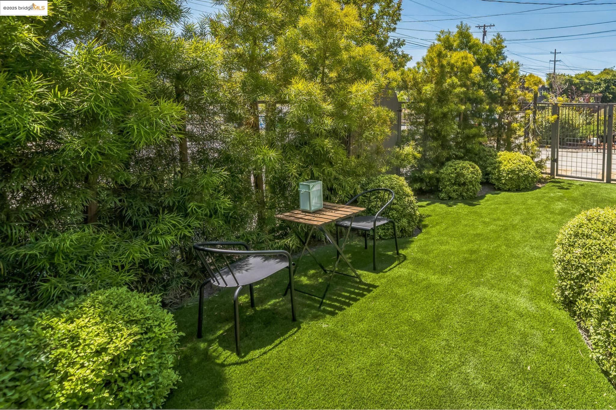 Detail Gallery Image 5 of 22 For 1515 Derby St, Berkeley,  CA 94703 - 2 Beds | 1 Baths