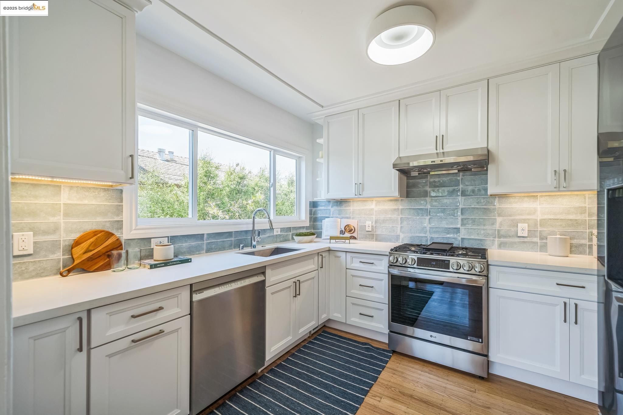 Detail Gallery Image 8 of 22 For 1515 Derby St, Berkeley,  CA 94703 - 2 Beds | 1 Baths