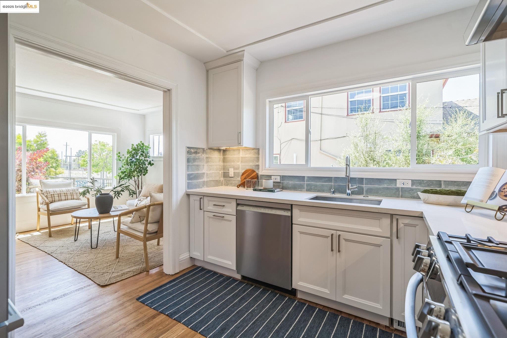 Detail Gallery Image 10 of 22 For 1515 Derby St, Berkeley,  CA 94703 - 2 Beds | 1 Baths