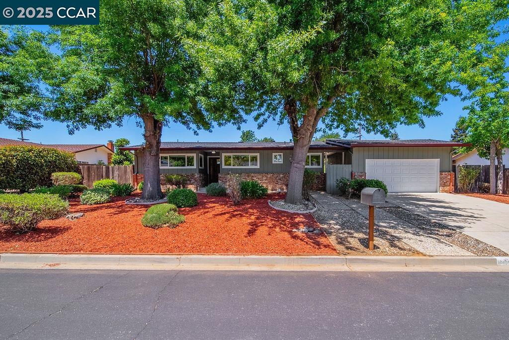 Detail Gallery Image 1 of 1 For 5555 Southbrook Dr, Clayton,  CA 94517 - 3 Beds | 2 Baths