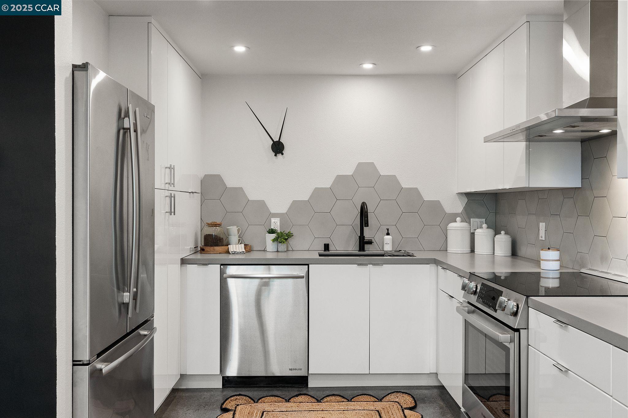 Detail Gallery Image 10 of 40 For 1200 65th St #230,  Emeryville,  CA 94608 - 2 Beds | 1 Baths