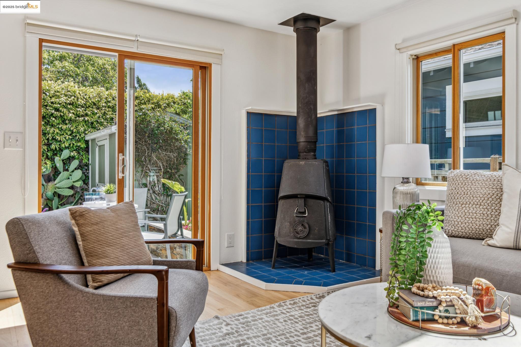 Detail Gallery Image 12 of 51 For 2335 10th St #C,  Berkeley,  CA 94710 - 2 Beds | 1 Baths
